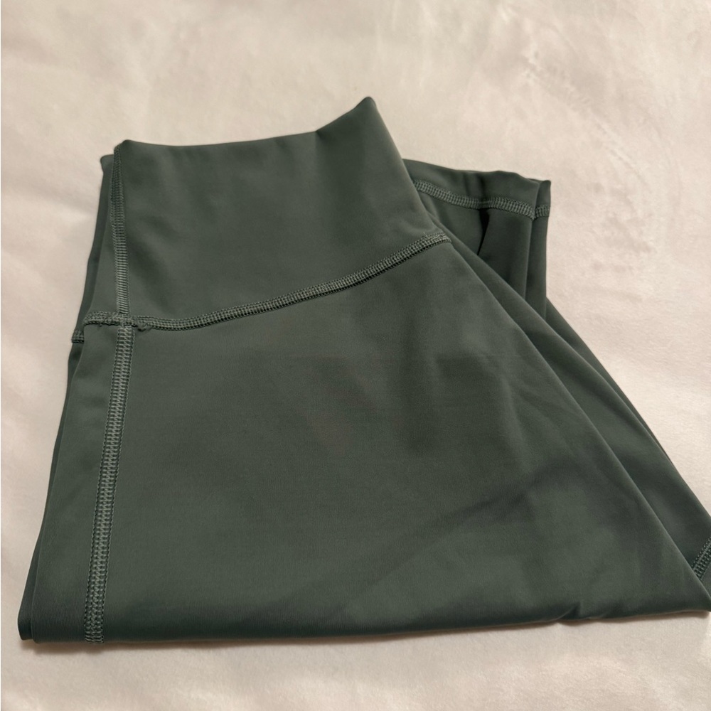 Gymshark Olive Bike Shorts for Women NEW Medium - Picture 6 of 8
